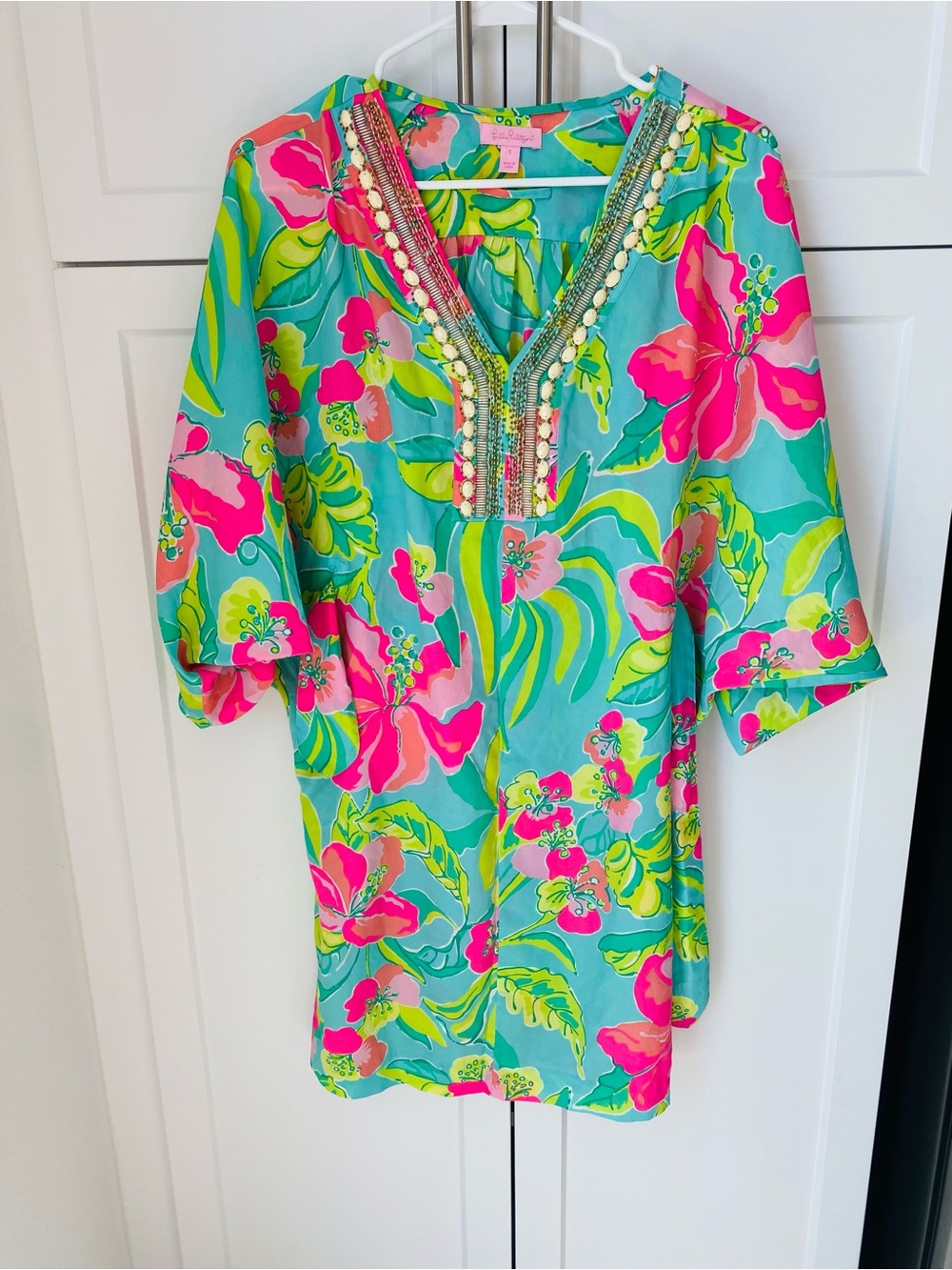 Lilly Pulitzer womens small Vibrant Floral Tunic with Beaded V-Neck